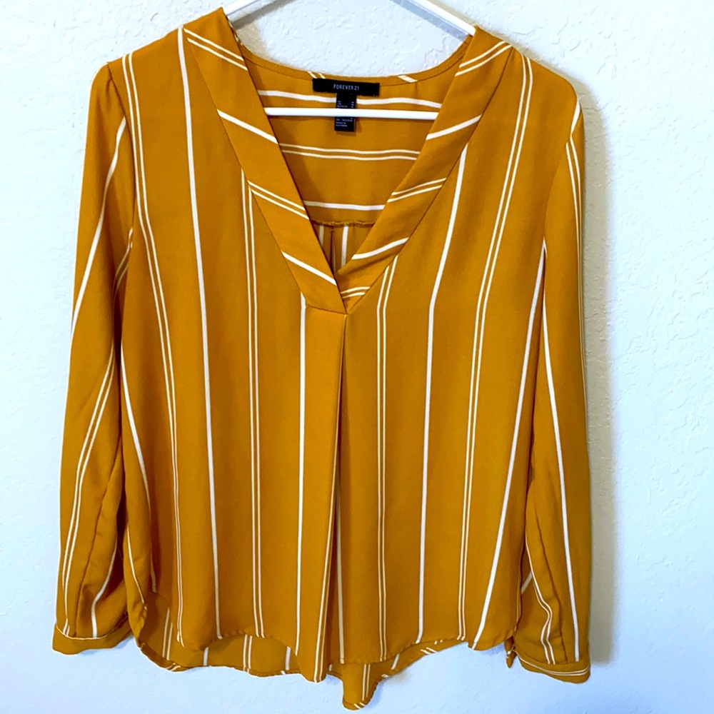 Forever 21 woman’s long sleeve blouse (Size M)
